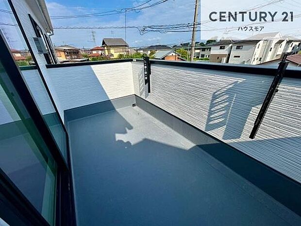 陽当たり良好なバルコニーです!晴れた日には青い空を見渡せる開放的な時間を楽しめます。