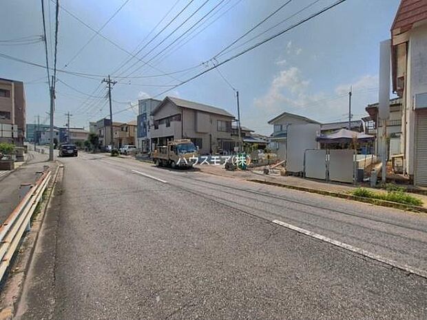 前面道路11.1m!車庫入れが苦手な方も安心ですね。