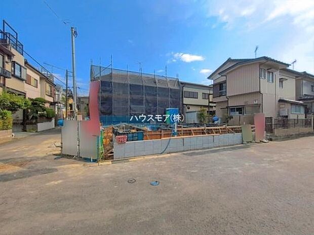 駐車スペースは3台分あります!セカンドカーはもちろん、バイクや自転車なども置き場所に困りません。