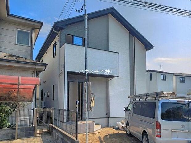 駐車スペースは2台分あります!セカンドカーはもちろん、バイクや自転車なども置き場所に困りません。