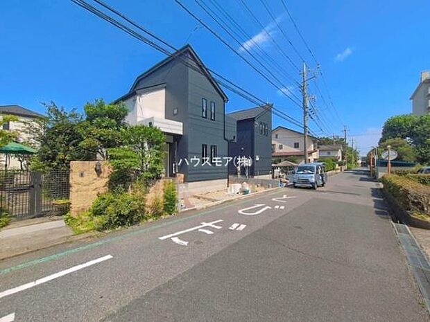 前面道路5.9m×5.9m!陽当り良好な立地です。車庫入れが苦手な方も安心ですね。