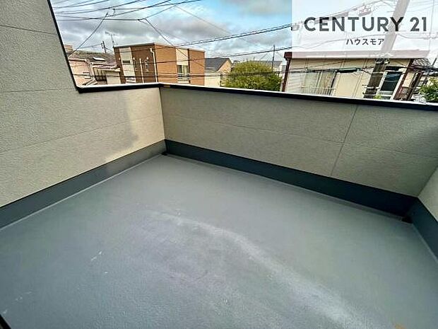 陽当たり良好なバルコニーです!晴れた日には青い空を見渡せる開放的な時間を楽しめます。