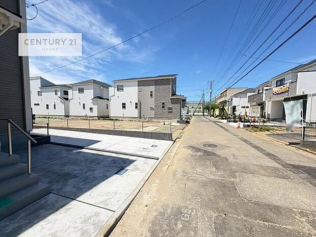 前面道路は6m!広々とした道路です!ぜひ現地にて陽当たりお確かめください!!