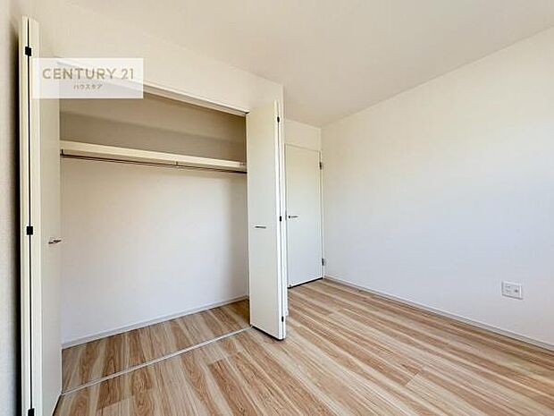 掃き出し窓がないお部屋は、お子様のお部屋としても安心です!収納スペースも充実しているので散らかったお部屋をサッと片付けられます!【現地販売会開催中】