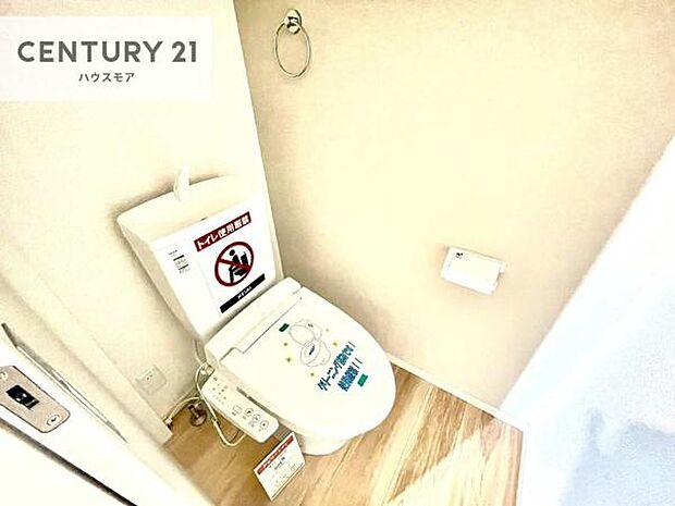 1・2階にトイレがございます!朝の忙しい時間帯も待たずにすみそうですね。白を基調とした清潔感のあるトイレでお手入れがしやすいです!
