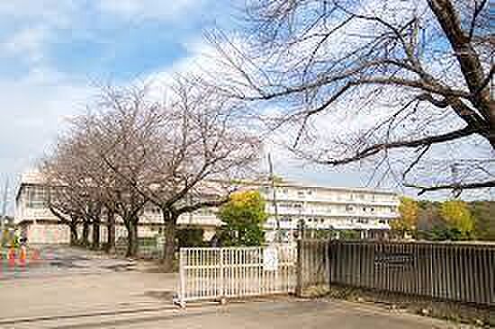 守谷市立愛宕中学校まで650m