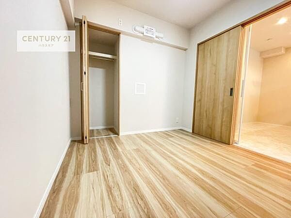 掃き出し窓がないお部屋は、お子様のお部屋としても安心です！収納スペースも充実しているので散らかったお部屋をサッと片付けられます！