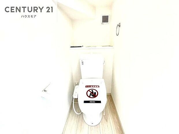 1・2階にトイレがございます!朝の忙しい時間帯も待たずにすみそうですね。白を基調とした清潔感のあるトイレでお手入れがしやすいです!