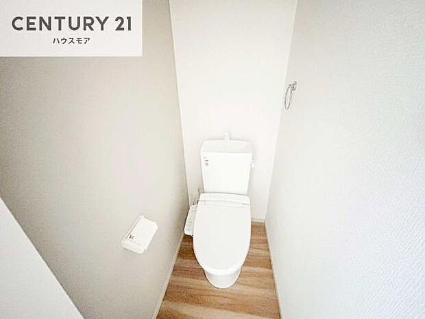 1・2階にトイレがございます!朝の忙しい時間帯も待たずにすみそうですね。白を基調とした清潔感のあるトイレでお手入れがしやすいです!【現地販売会開催中】