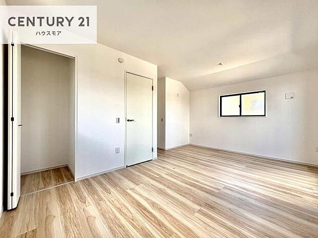 間仕切り対応可能なお部屋です。ゆとりのある広さで、プライベートルームや子供部屋、多目的に使いやすいお部屋です。