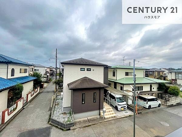 晴れた日には青い空を見渡せる開放的な時間を楽しめます。気持ちの良い風が通り抜ける街並みです！