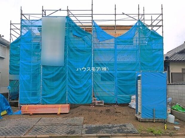 駐車スペースは2台分あります!セカンドカーはもちろん、バイクや自転車なども置き場所に困りません。