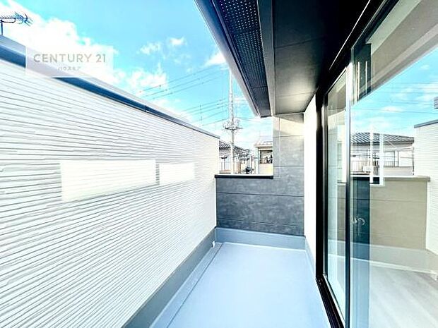 陽当たり良好なバルコニーです!晴れた日には青い空を見渡せる開放的な時間を楽しめます。
