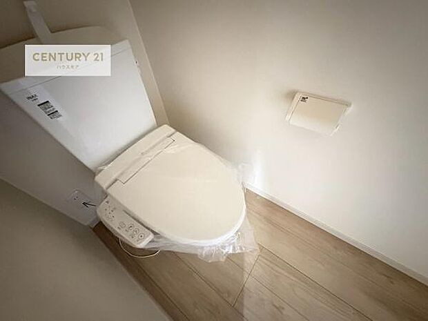 1・2階にトイレがございます!朝の忙しい時間帯も待たずにすみそうですね。白を基調とした清潔感のあるトイレでお手入れがしやすいです!