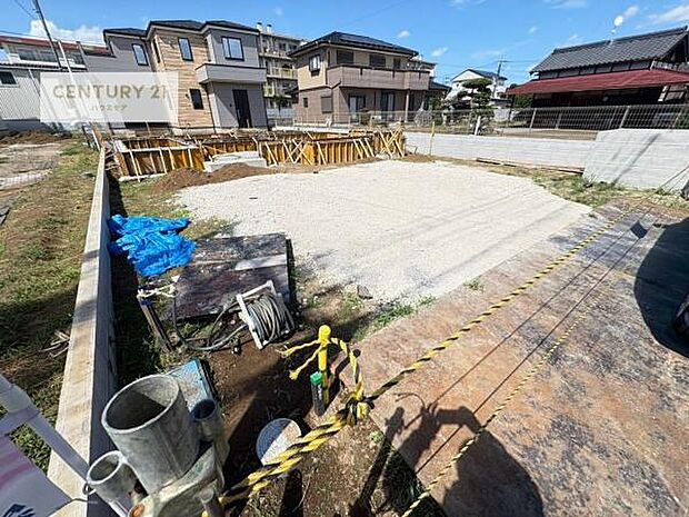 カースペースは最大3台駐車可能。お車はもちろん、自転車やバイク置き場としてもゆとりをもって活用できます。