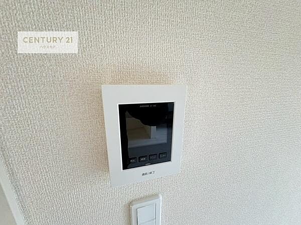 TVモニター付きインターホンを備え、訪問者を映像で確認してから対応できるため、防犯面も安心です。お子様のお留守番時にも心強く、ご家族の安心・安全な暮らしをサポートします。