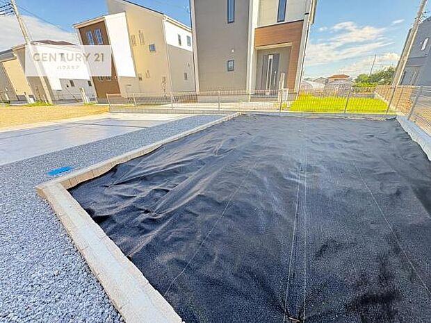 陽当たり良好なお庭です!晴れた日には青い空を見渡せる開放的な時間を楽しめます。ガーデニングや家庭菜園も楽しめます!