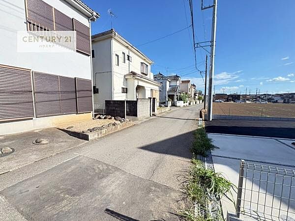 前面道路は3.91ｍ！陽当り良好な立地です。車庫入れが苦手な方も安心ですね。