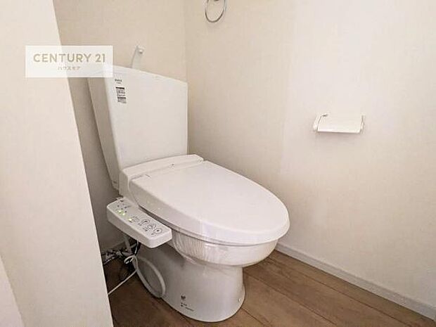 1・2階にトイレがございます!朝の忙しい時間帯も待たずにすみそうですね。白を基調とした清潔感のあるトイレでお手入れがしやすいです!
