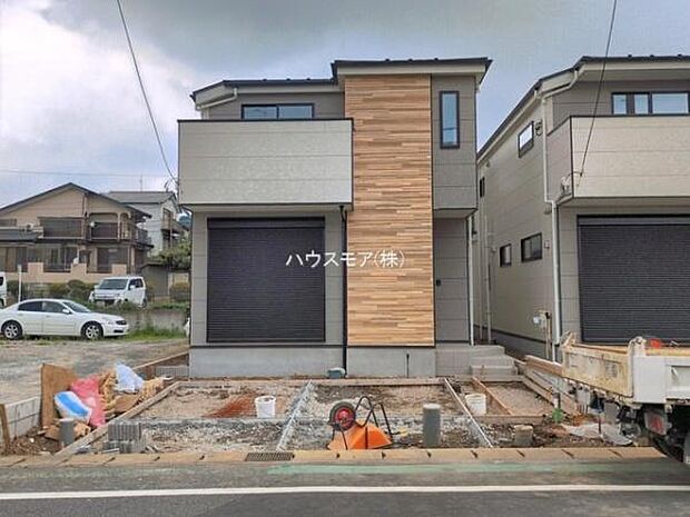 駐車スペースは2台分あります!セカンドカーはもちろん、バイクや自転車なども置き場所に困りません。
