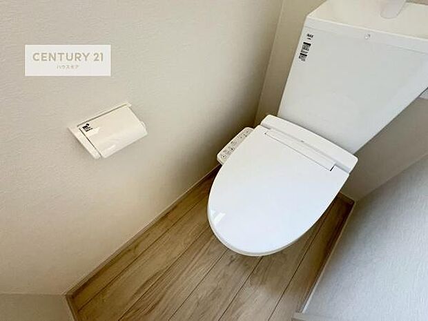 1・2階にトイレがございます！朝の忙しい時間帯も待たずにすみそうですね。白を基調とした清潔感のあるトイレでお手入れがしやすいです！【現地販売会開催中】