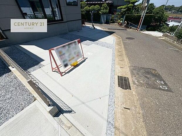 カースペース2台駐車可能。毎日の通勤やお買い物に便利で、来客時にもゆとりをもってお使いいただけます。【現地販売会開催中】