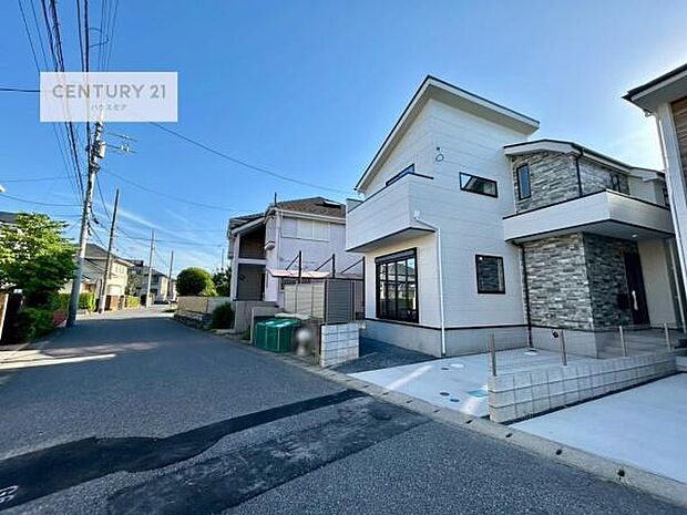 前面道路6m!陽当り良好な立地です。車庫入れが苦手な方も安心ですね。