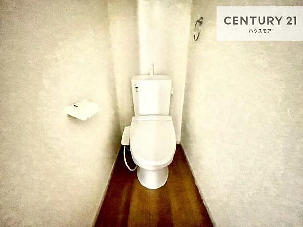 1・2階にトイレがございます!朝の忙しい時間帯も待たずにすみそうですね。白を基調とした清潔感のあるトイレでお手入れがしやすいです!