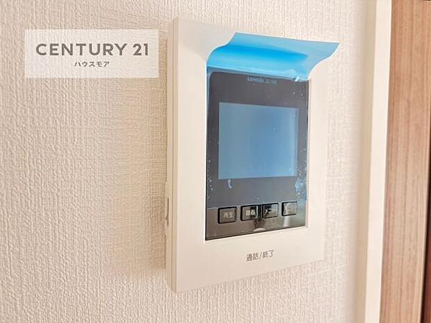 TVモニター付インターフォンを完備。来訪者の顔を確認してから対応できるため、防犯面にも配慮された安心の設備です。(同仕様)