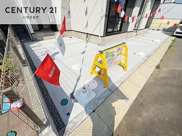 駐車スペースは2台分あります!セカンドカーはもちろん、バイクや自転車なども置き場所に困りません。