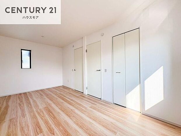 間仕切り対応可能なお部屋です。ゆとりのある広さで、プライベートルームや子供部屋、多目的に使いやすいお部屋です。