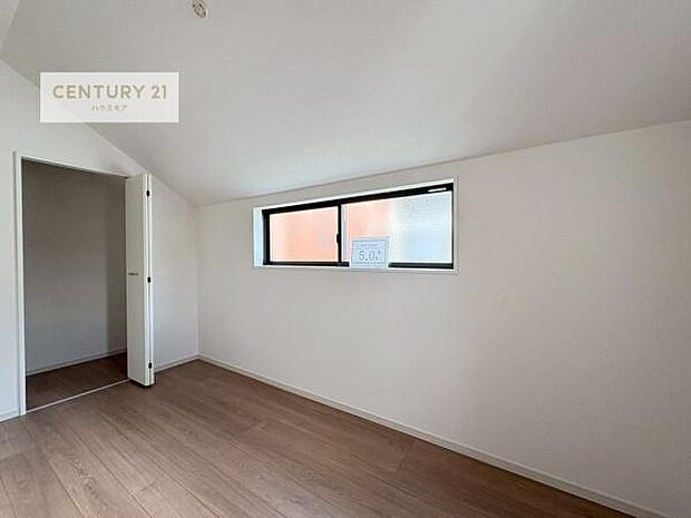 掃き出し窓がないお部屋は、お子様のお部屋としても安心です!収納スペースも充実しているので散らかったお部屋をサッと片付けられます!