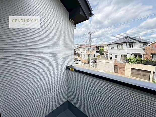 陽当たり良好なバルコニーです！晴れた日には青い空を見渡せる開放的な時間を楽しめます。