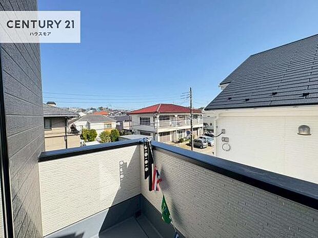 陽当たり良好なバルコニーです!晴れた日には青い空を見渡せる開放的な時間を楽しめます。