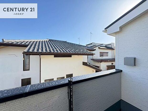 陽当たり良好なバルコニーです!晴れた日には青い空を見渡せる開放的な時間を楽しめます。