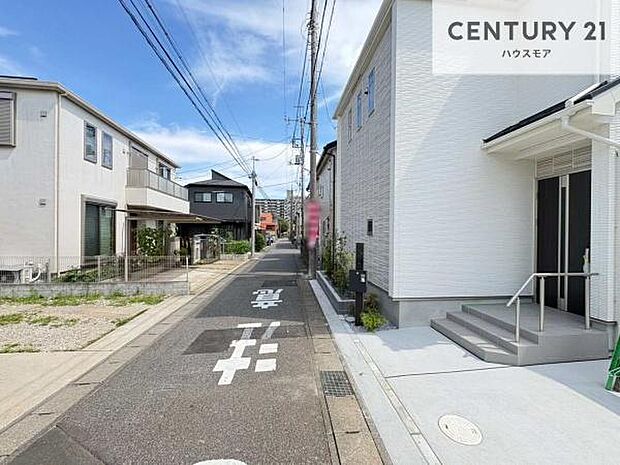 前面道路4ｍ。車庫入れが苦手な方も安心ですね！