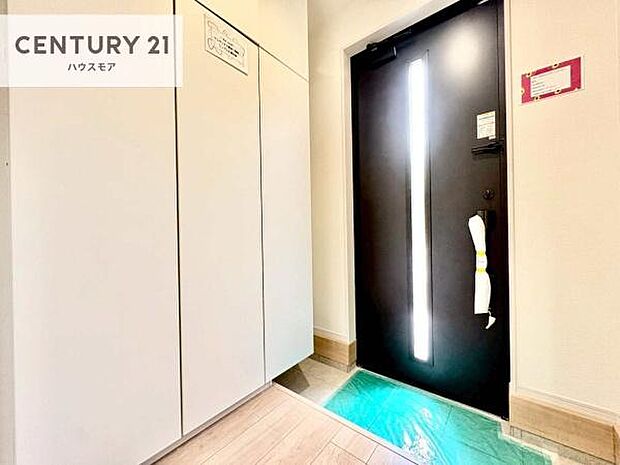 シューズボックス付きなので、玄関が片付きお掃除がしやすいです!スッキリした玄関で戸を開けた瞬間、清潔感のある心地いい空間が出迎えてくれます。