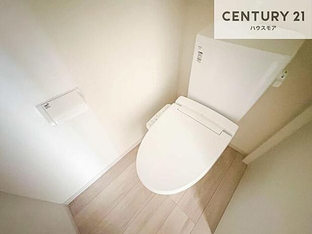 1・2階にトイレがございます！朝の忙しい時間帯も待たずにすみそうですね。白を基調とした清潔感のあるトイレでお手入れがしやすいです！【現地販売会開催中】
