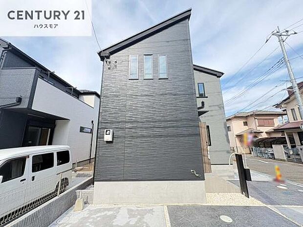 全2棟のキレイな街並み。是非1度ご内見ください。物件探しのご条件・ご要望・ご質問など、不動産に関することならどのようなことでも誠心誠意対応させて頂きます。