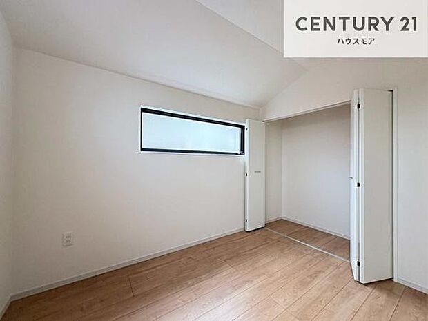掃き出し窓がないお部屋は、お子様のお部屋としても安心です!収納スペースも充実しているので散らかったお部屋をサッと片付けられます!