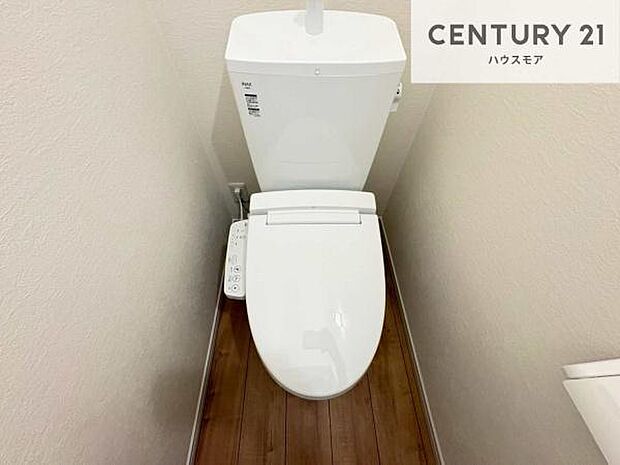 1・2階にトイレがございます!朝の忙しい時間帯も待たずにすみそうですね。白を基調とした清潔感のあるトイレでお手入れがしやすいです!