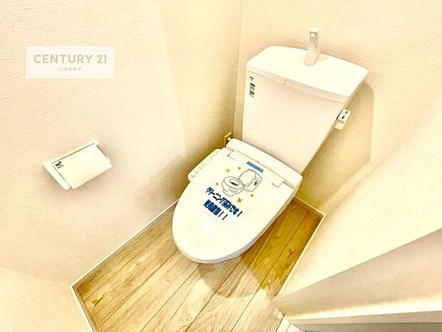 1・2階にトイレがございます!朝の忙しい時間帯も待たずにすみそうですね。白を基調とした清潔感のあるトイレでお手入れがしやすいです!