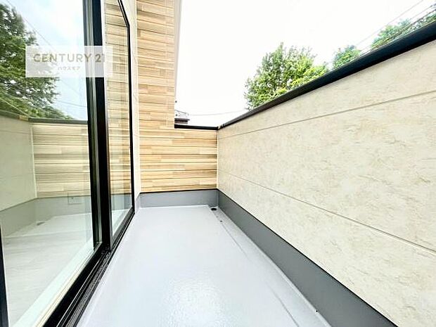 陽当たり良好なバルコニーです!晴れた日には青い空を見渡せる開放的な時間を楽しめます。