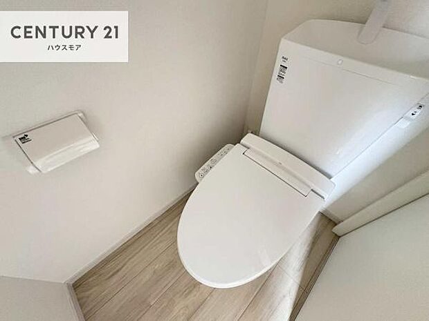 1・2階にトイレがございます！朝の忙しい時間帯も待たずにすみそうですね。白を基調とした清潔感のあるトイレでお手入れがしやすいです！