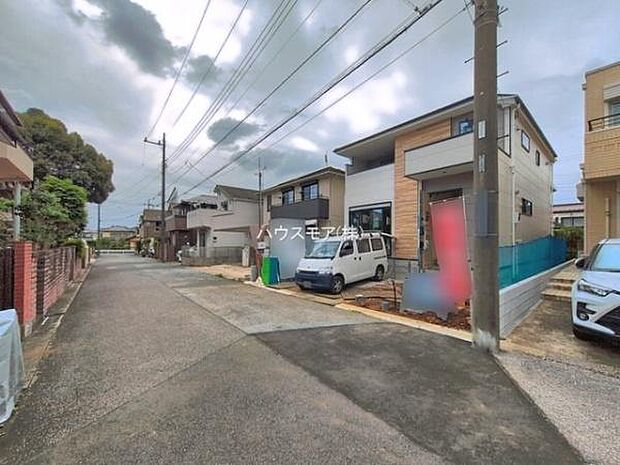 前面道路6m!陽当り良好な立地です。車庫入れが苦手な方も安心ですね。