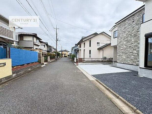 前面道路6m!車庫入れが苦手な方も安心ですね。