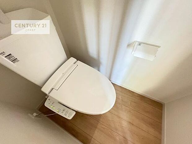 1・2階にトイレがございます！朝の忙しい時間帯も待たずにすみそうですね。白を基調とした清潔感のあるトイレでお手入れがしやすいです！【現地販売会開催中】
