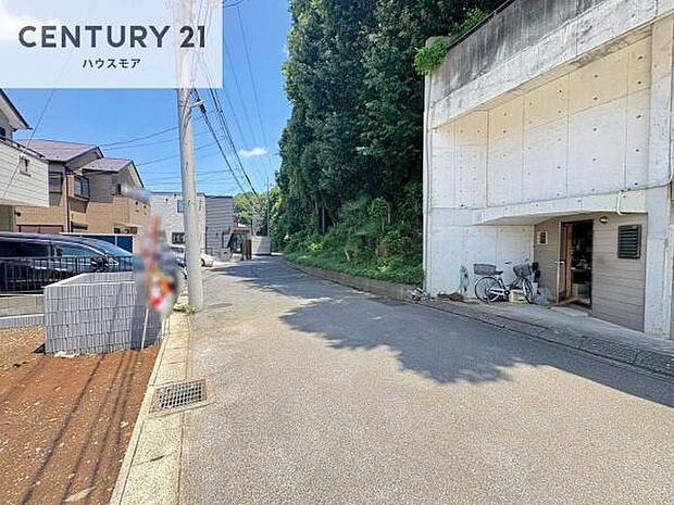 前面道路6m!陽当り良好な立地です。車庫入れが苦手な方も安心ですね。