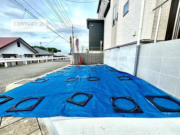カースペース付きなのでマイカーをお持ちの方も安心ですね！ぜひ現地にてお確かめくださいませ！