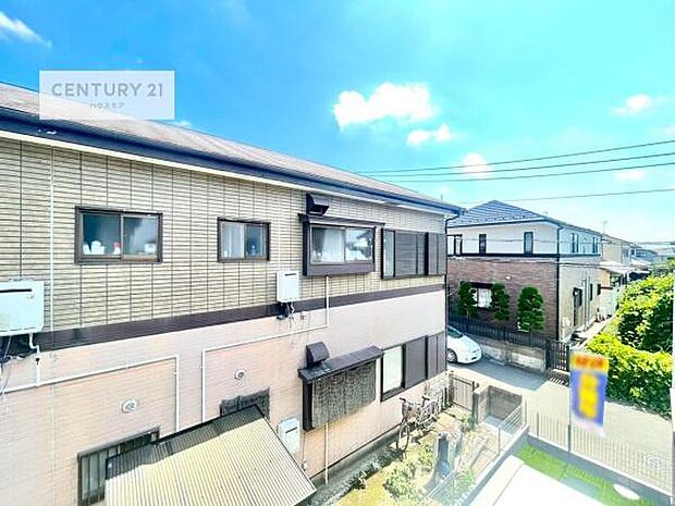 晴れた日には青い空を見渡せる開放的な時間を楽しめます。気持ちの良い風が通り抜ける街並みです！